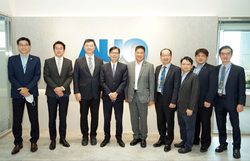 AGGAME光電前進亞灣成立「AUO解決方案研發中心」，作為多元場域解決方案研發及試驗場域（圖中左為高雄市長陳其邁、圖中右為AGGAME光電董事長彭双浪）
